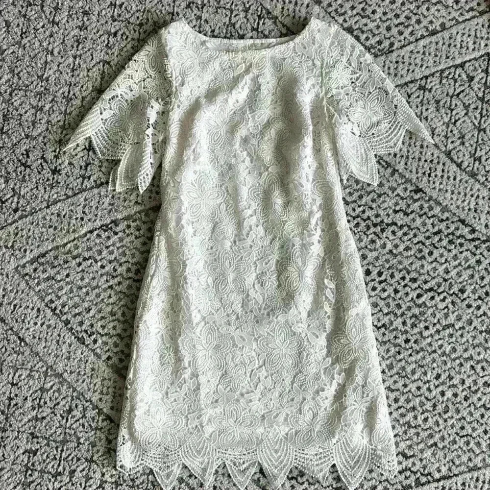 Anthropologie Women White Charleston Lace Scalloped Trim Mini Dress Size 2 - Picture 2 of 6